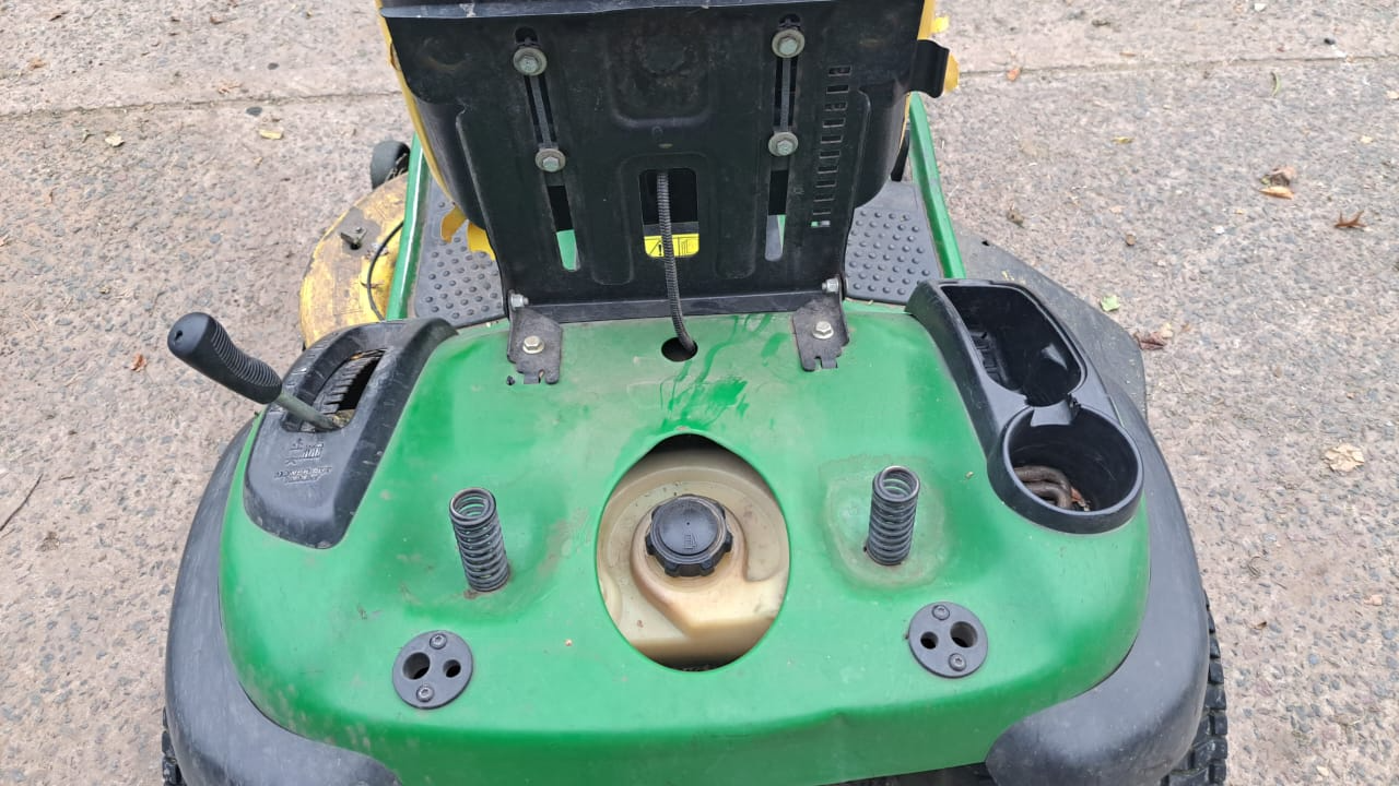 John deere D130